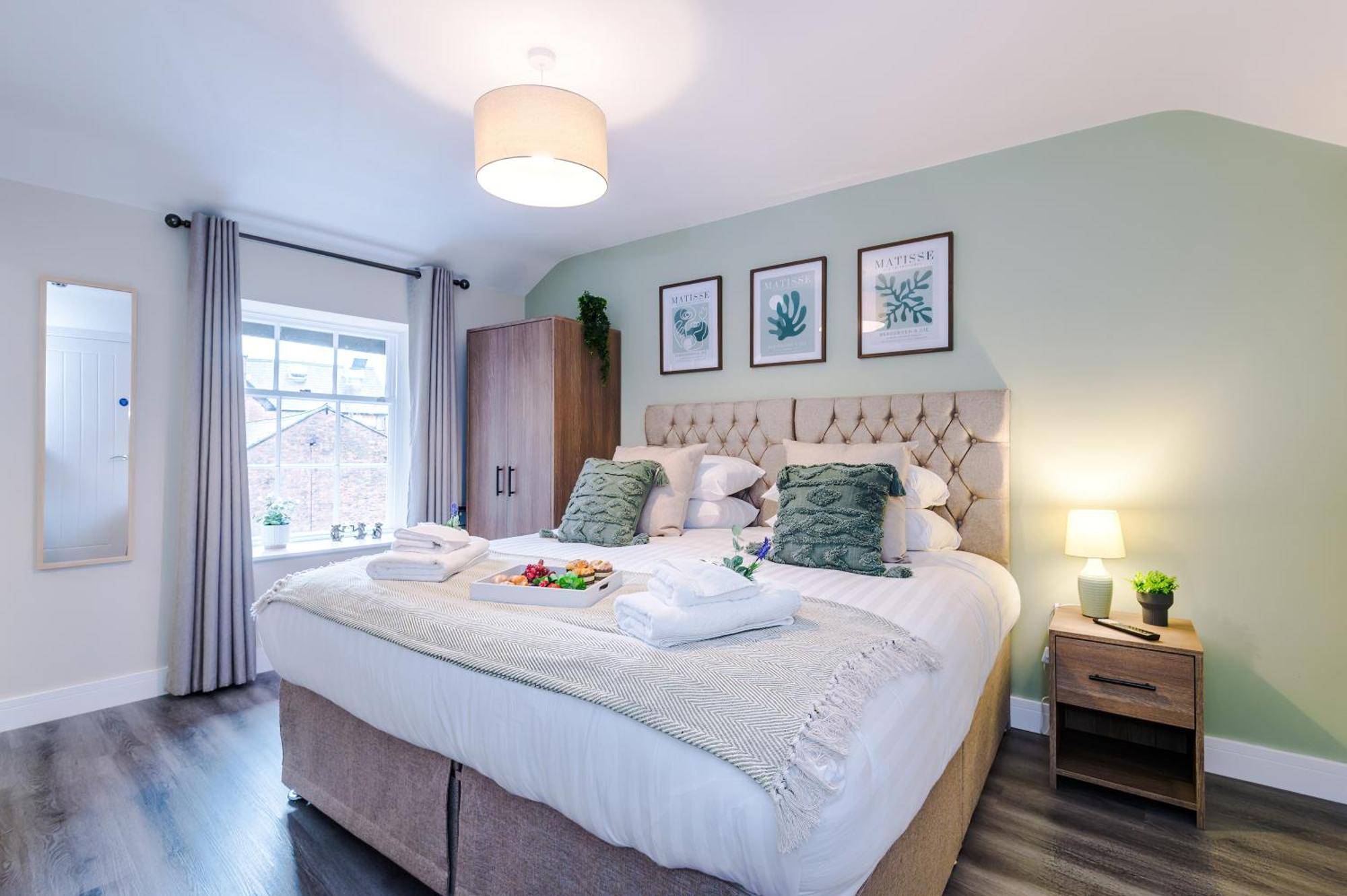 New! 4 X Stunning Centre In By 53 Degrees Property, Ideal For Individuals, Couples Or Business Groups!