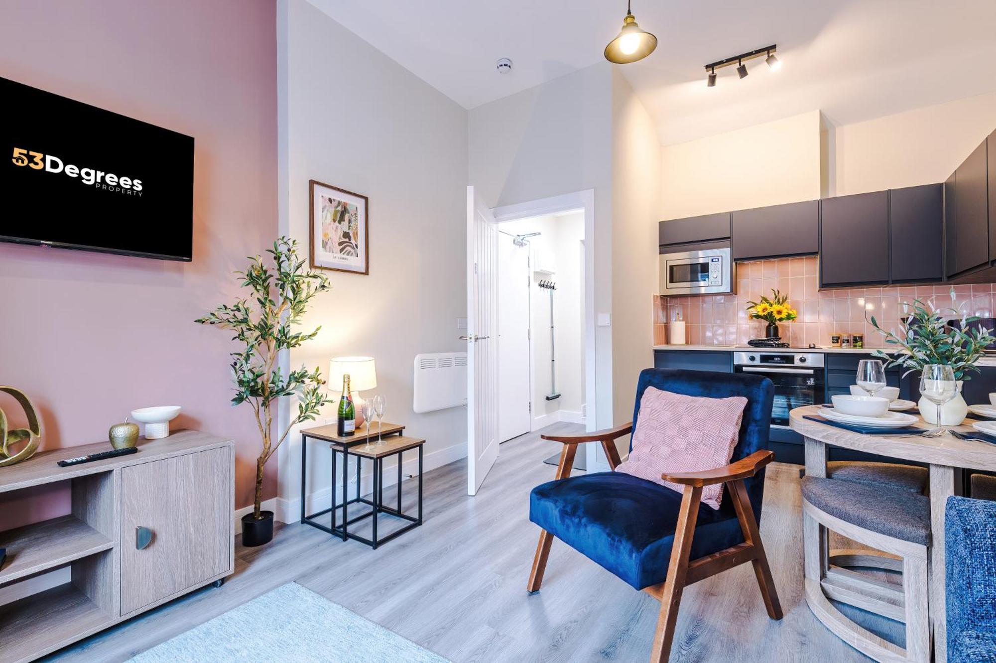 New! 4 X Stunning Centre In By 53 Degrees Property, Ideal For Individuals, Couples Or Business Groups! Chester