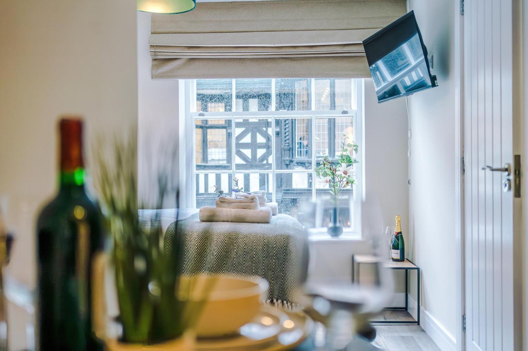New! 4 X Stunning Centre In By 53 Degrees Property, Ideal For Individuals, Couples Or Business Groups! * Chester