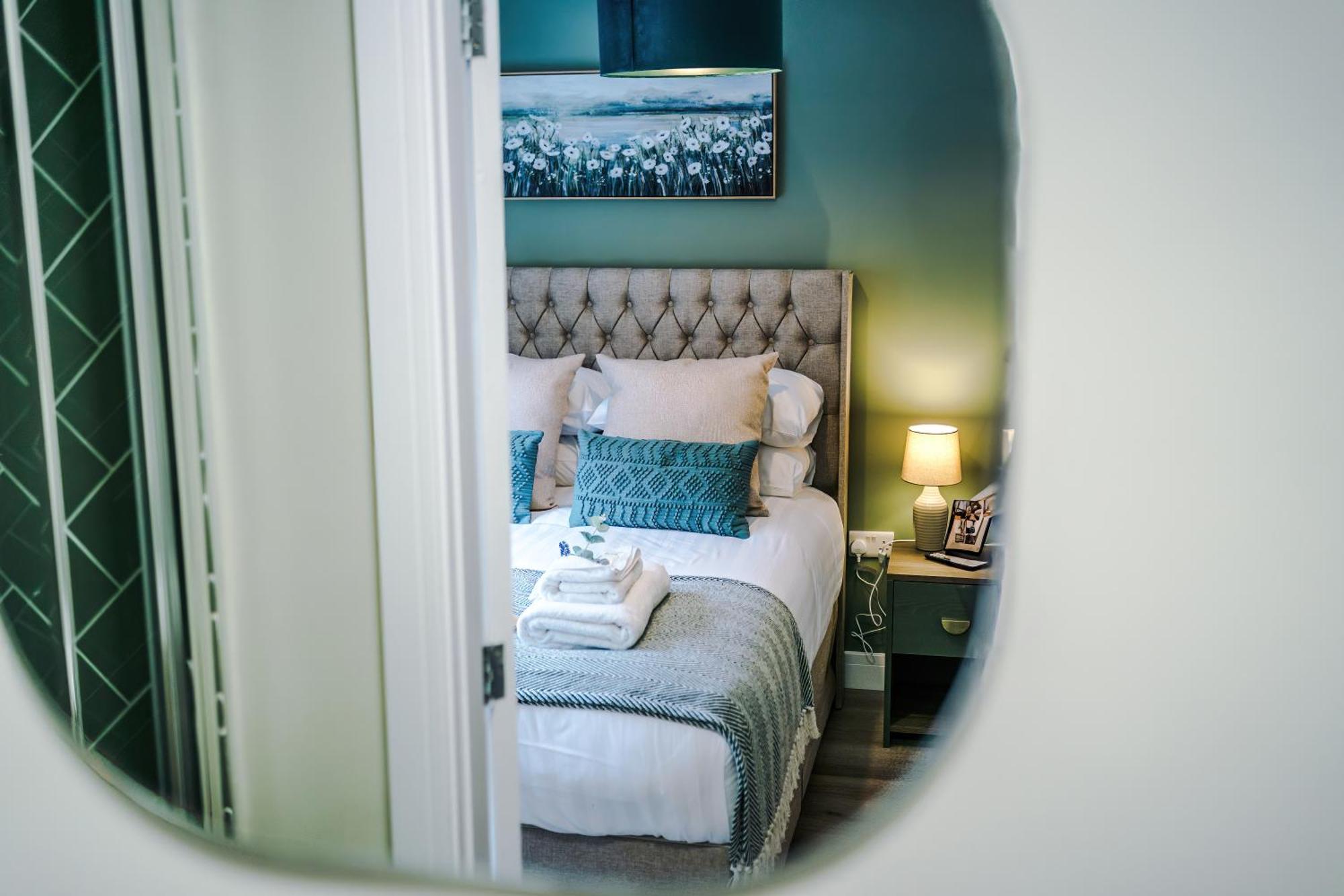 New! 4 X Stunning Centre In By 53 Degrees Property, Ideal For Individuals, Couples Or Business Groups! Apartment *