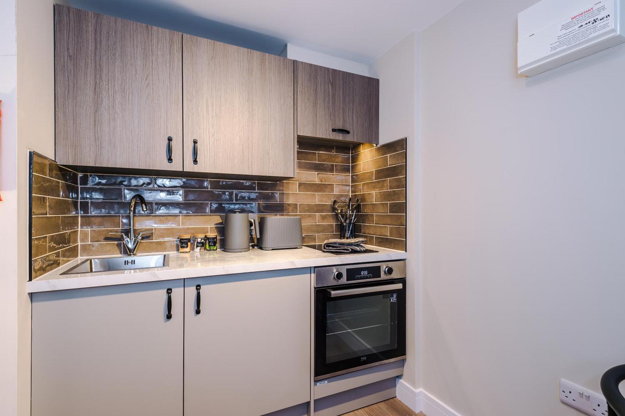 New! 4 X Stunning Centre In By 53 Degrees Property, Ideal For Individuals, Couples Or Business Groups! *