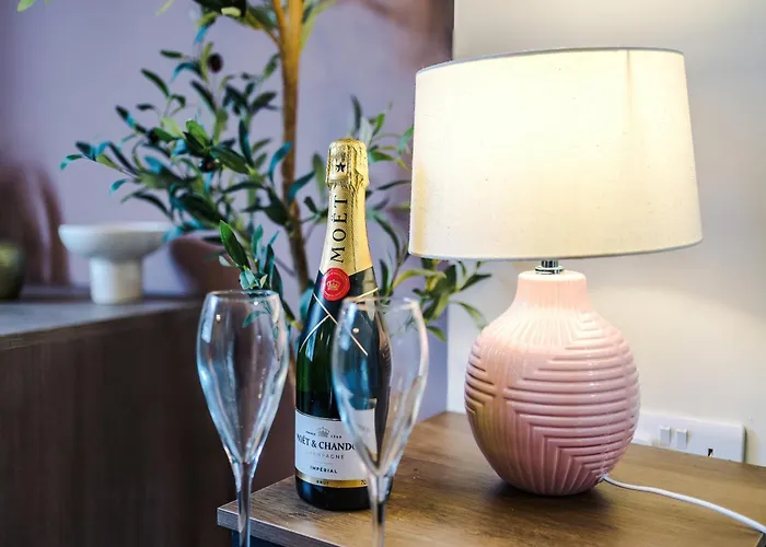 New! 4 X Stunning City Centre Apartments In Chester By 53 Degrees Property, Ideal For Individuals, Couples Or Business Groups!
