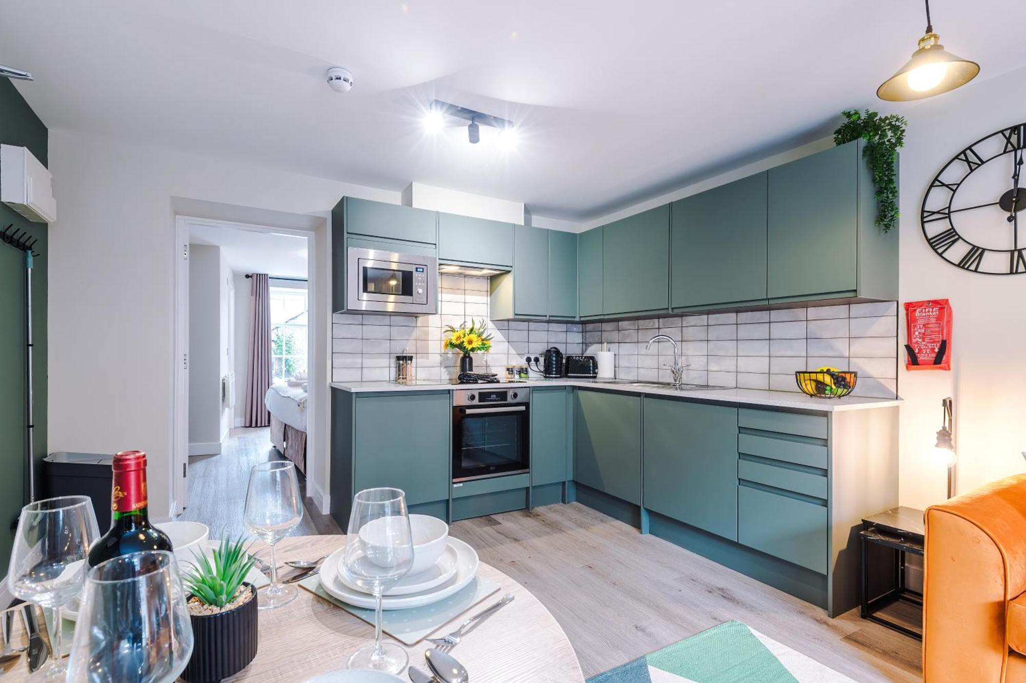 New! 4 X Stunning Centre In By 53 Degrees Property, Ideal For Individuals, Couples Or Business Groups! Apartment *