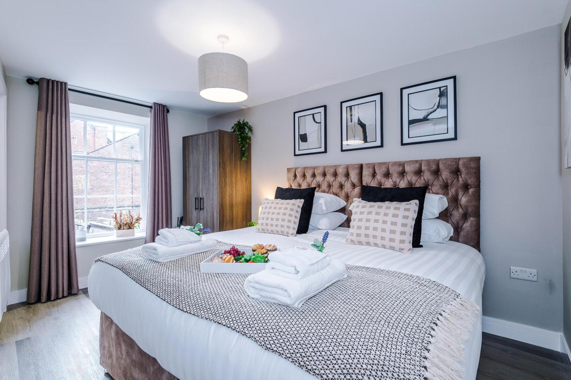 New! 4 X Stunning Centre In By 53 Degrees Property, Ideal For Individuals, Couples Or Business Groups!