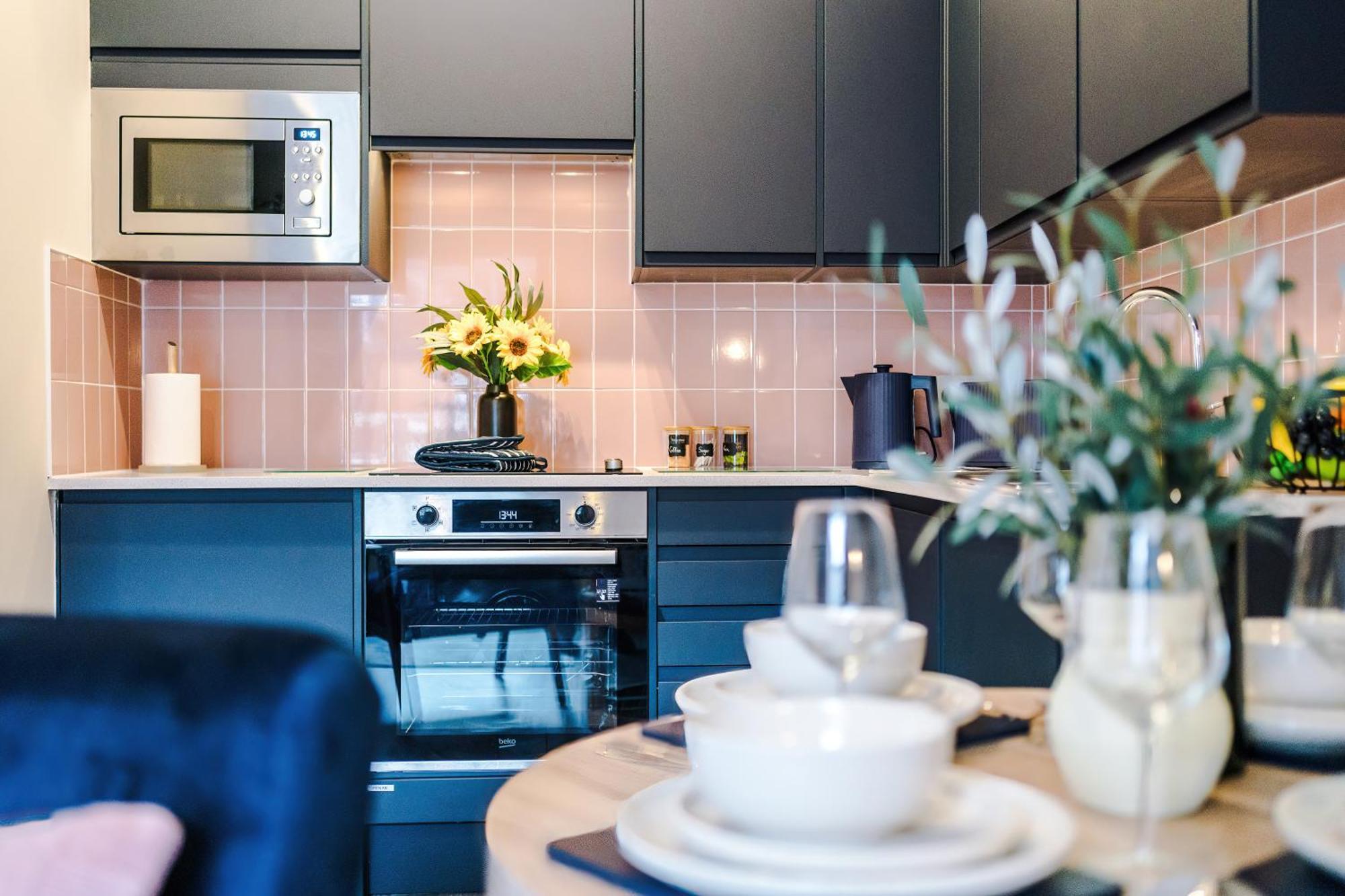 New! 4 X Stunning Centre In By 53 Degrees Property, Ideal For Individuals, Couples Or Business Groups! *