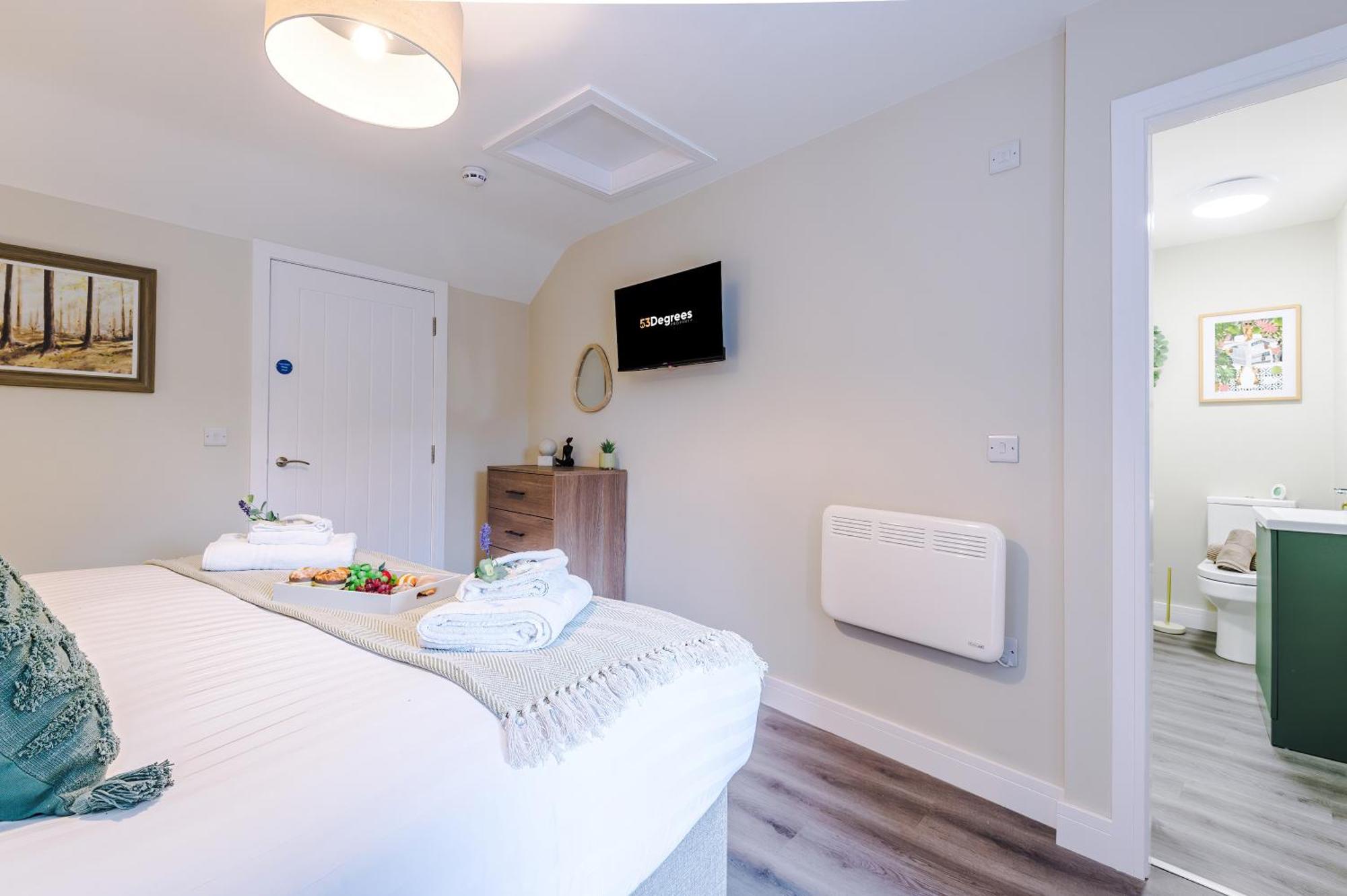New! 4 X Stunning Centre In By 53 Degrees Property, Ideal For Individuals, Couples Or Business Groups! *
