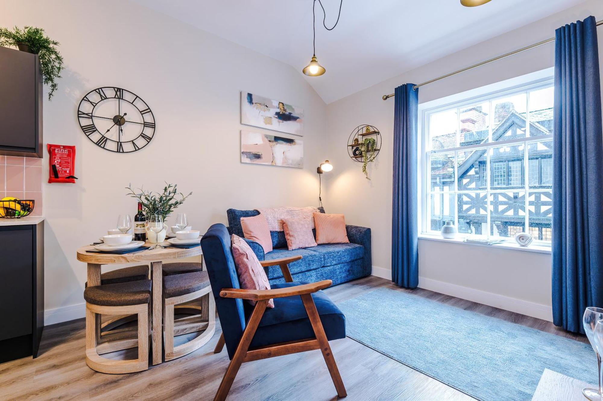 New! 4 X Stunning Centre In By 53 Degrees Property, Ideal For Individuals, Couples Or Business Groups! Apartment