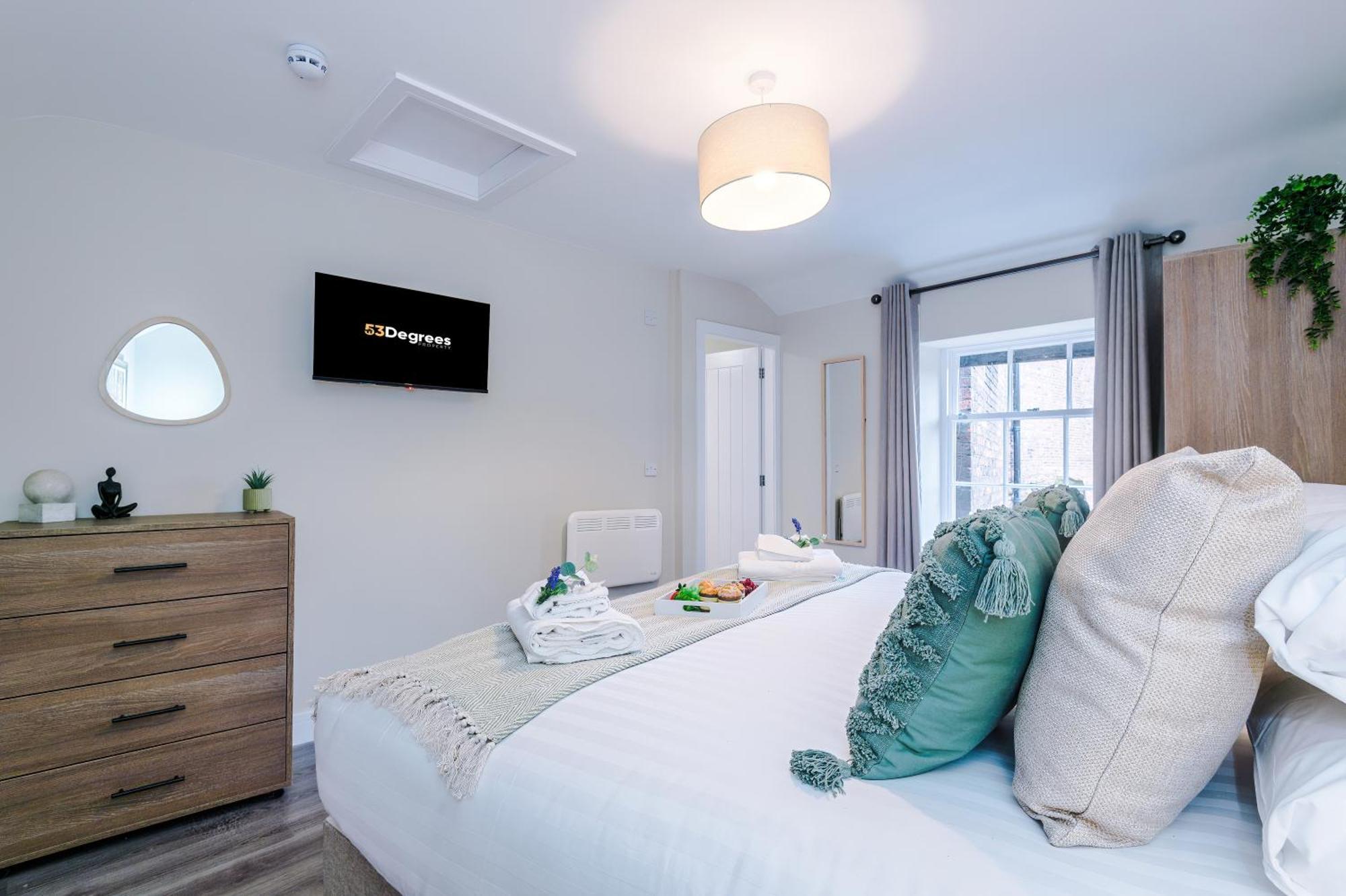 New! 4 X Stunning Centre In By 53 Degrees Property, Ideal For Individuals, Couples Or Business Groups!