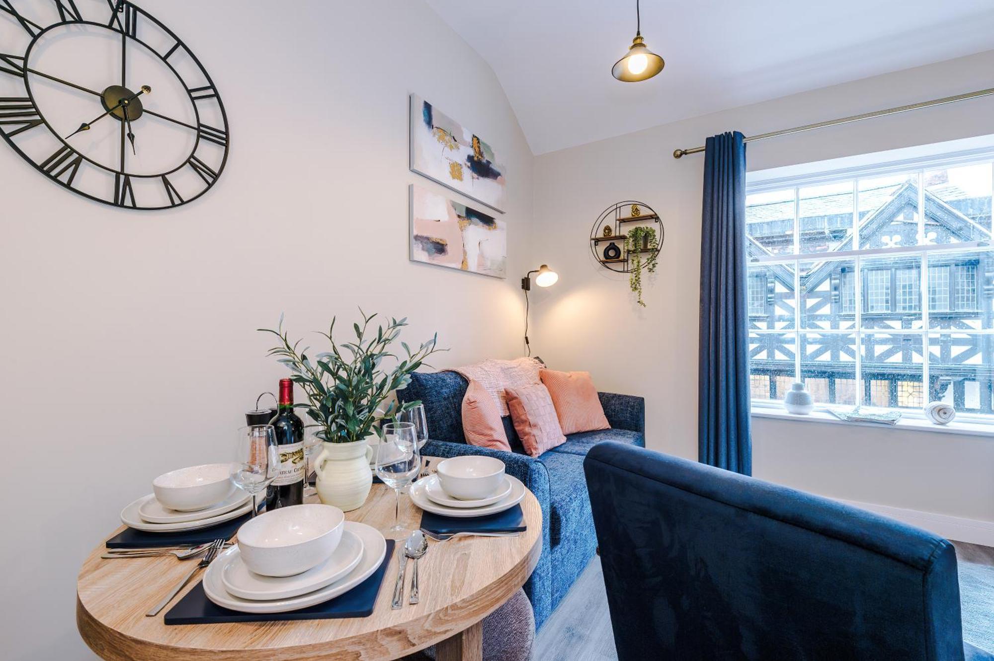 New! 4 X Stunning Centre In By 53 Degrees Property, Ideal For Individuals, Couples Or Business Groups! Apartment