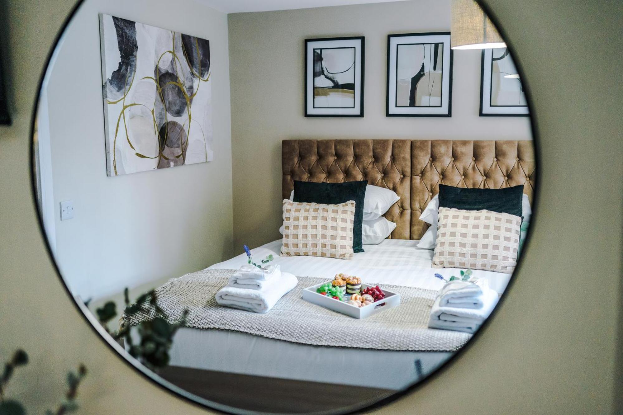 New! 4 X Stunning Centre In By 53 Degrees Property, Ideal For Individuals, Couples Or Business Groups! Apartment Chester