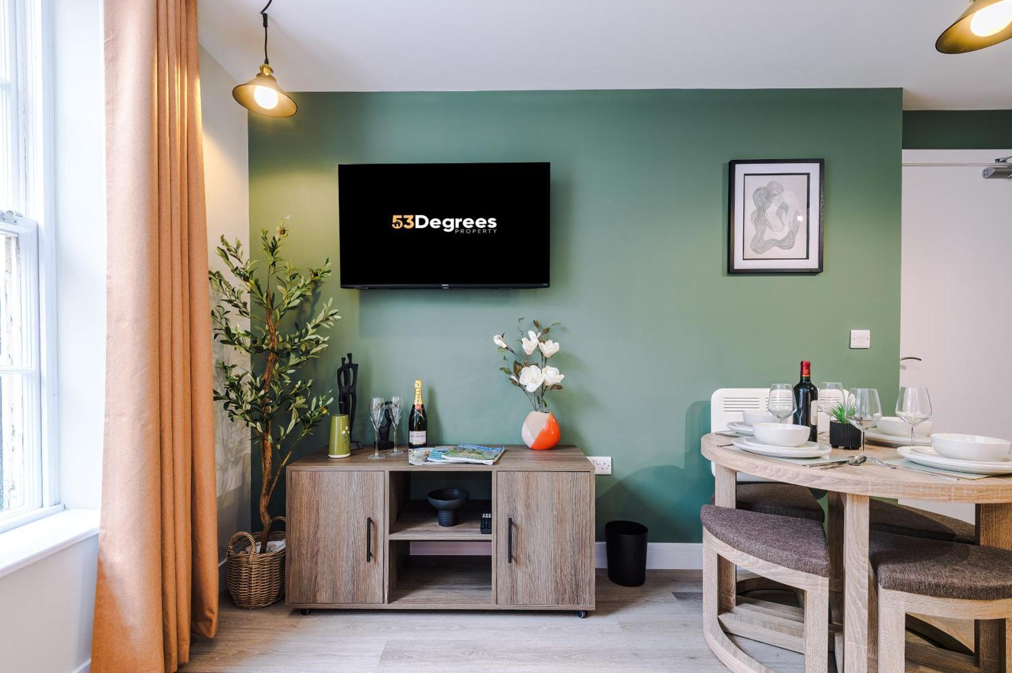 New! 4 X Stunning Centre In By 53 Degrees Property, Ideal For Individuals, Couples Or Business Groups!