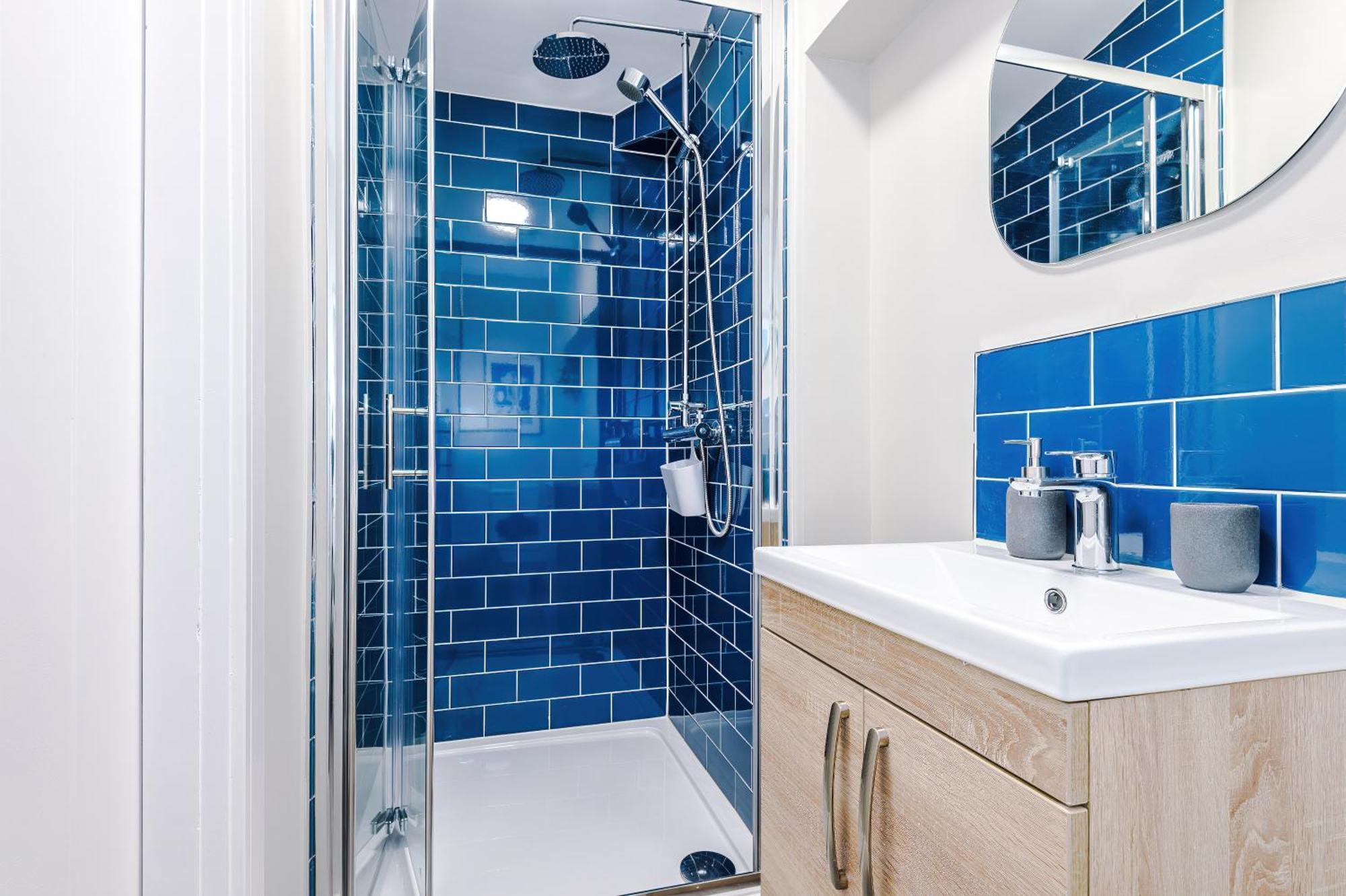 New! 4 X Stunning Centre In By 53 Degrees Property, Ideal For Individuals, Couples Or Business Groups! Apartment