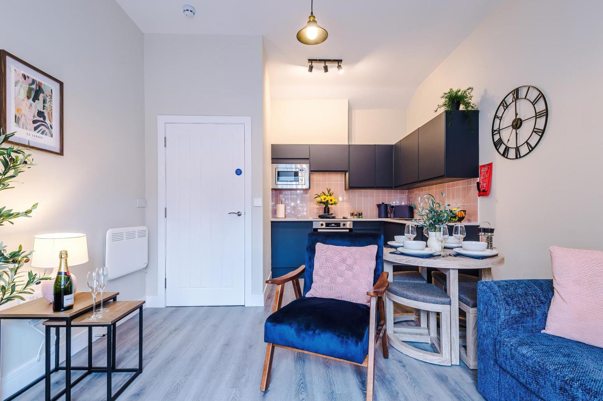 Apartment New! 4 X Stunning Centre In By 53 Degrees Property, Ideal For Individuals, Couples Or Business Groups! Chester
