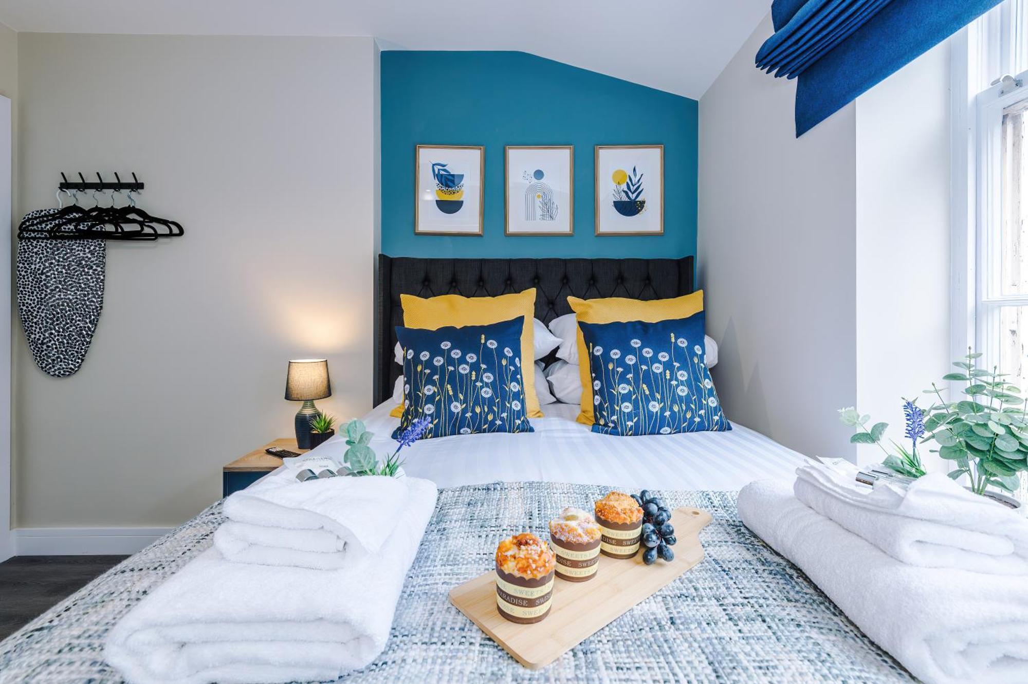 New! 4 X Stunning Centre In By 53 Degrees Property, Ideal For Individuals, Couples Or Business Groups! *