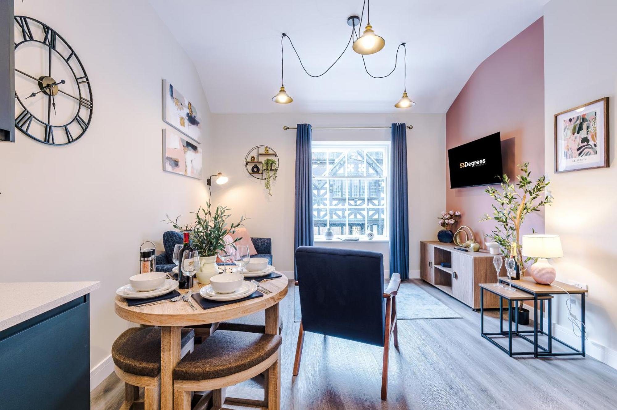 New! 4 X Stunning Centre In By 53 Degrees Property, Ideal For Individuals, Couples Or Business Groups! Chester