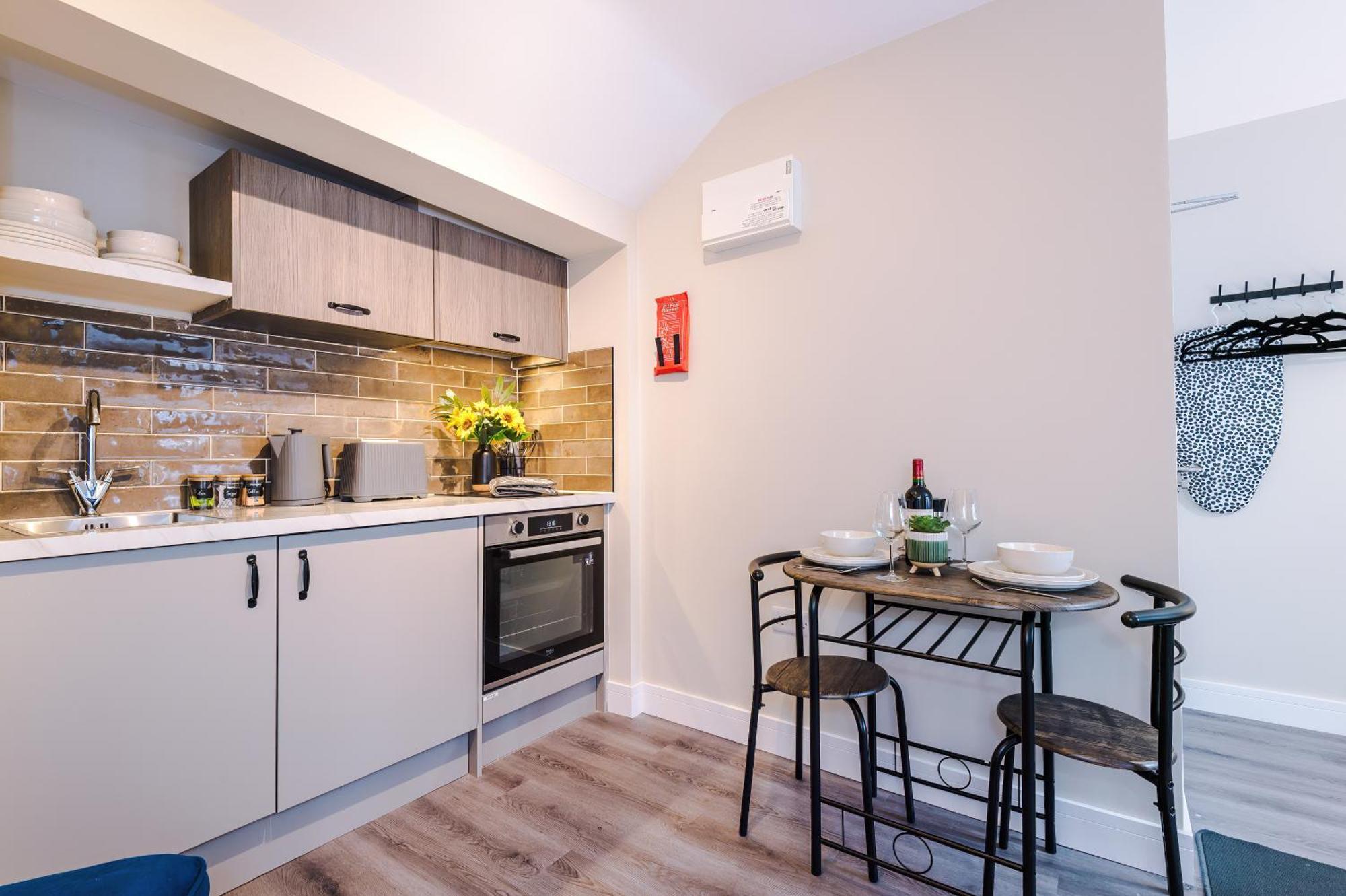 New! 4 X Stunning Centre In By 53 Degrees Property, Ideal For Individuals, Couples Or Business Groups! Apartment *