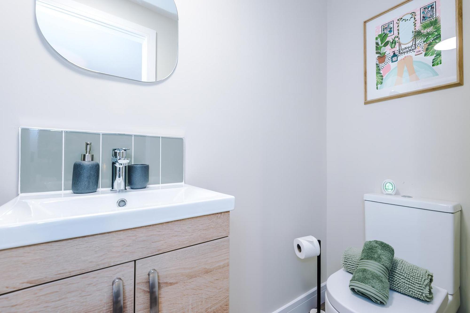 New! 4 X Stunning Centre In By 53 Degrees Property, Ideal For Individuals, Couples Or Business Groups! *