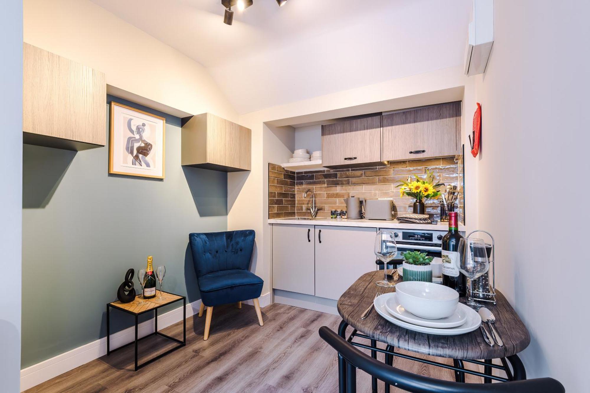 New! 4 X Stunning Centre In By 53 Degrees Property, Ideal For Individuals, Couples Or Business Groups! Chester