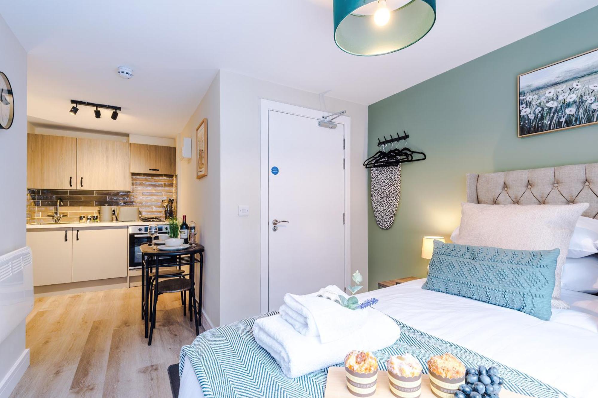 Apartment New! 4 X Stunning Centre In By 53 Degrees Property, Ideal For Individuals, Couples Or Business Groups!